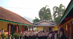 Semangat Hari Pramuka ke-65 Membara, SD Negeri Klapasawit Padukan Upacara dan Lomba