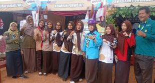 Kak Anis Septiani Sambangi Stand Kwarran Purwojati di Festival Pramuka Banyumas